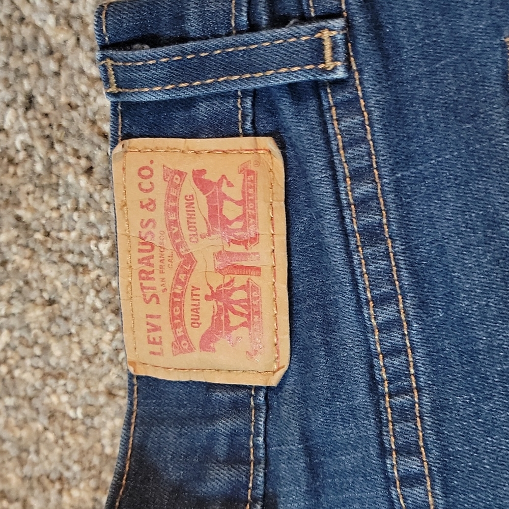 Levi's Shorts - Picture 3 of 4